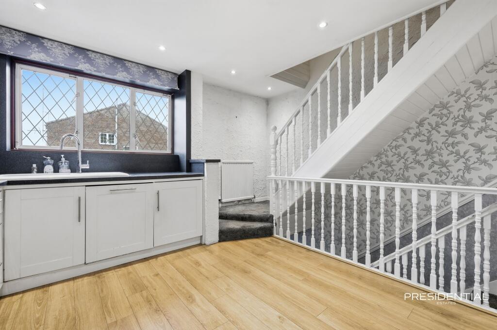 Wyemead Crescent, Chingford, E4 - View 6