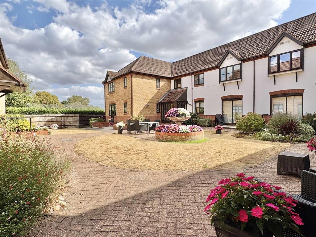 Apartment in Chelmsford - View 5