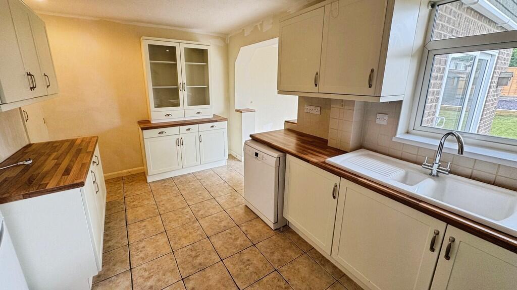 Langholm Avenue, Warminster - View 5