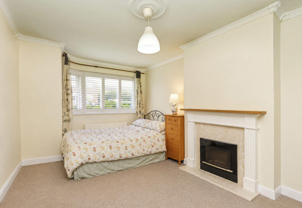 Meadow Close, London, SE6 photo 4
