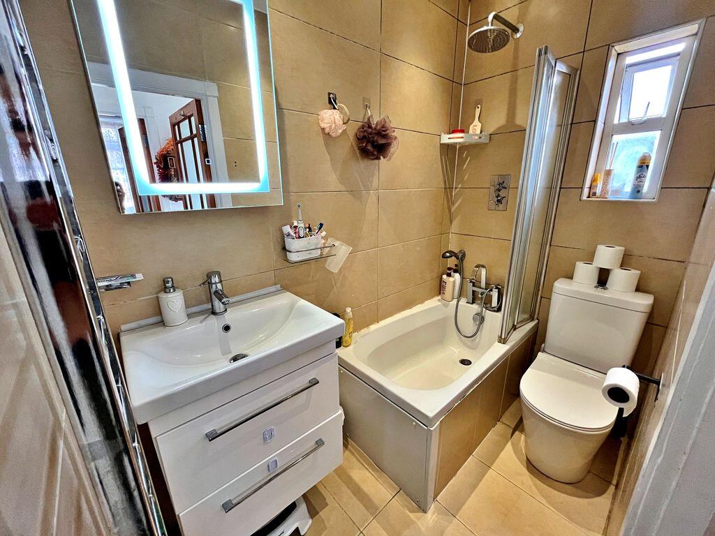 Apartment in Southall - More
