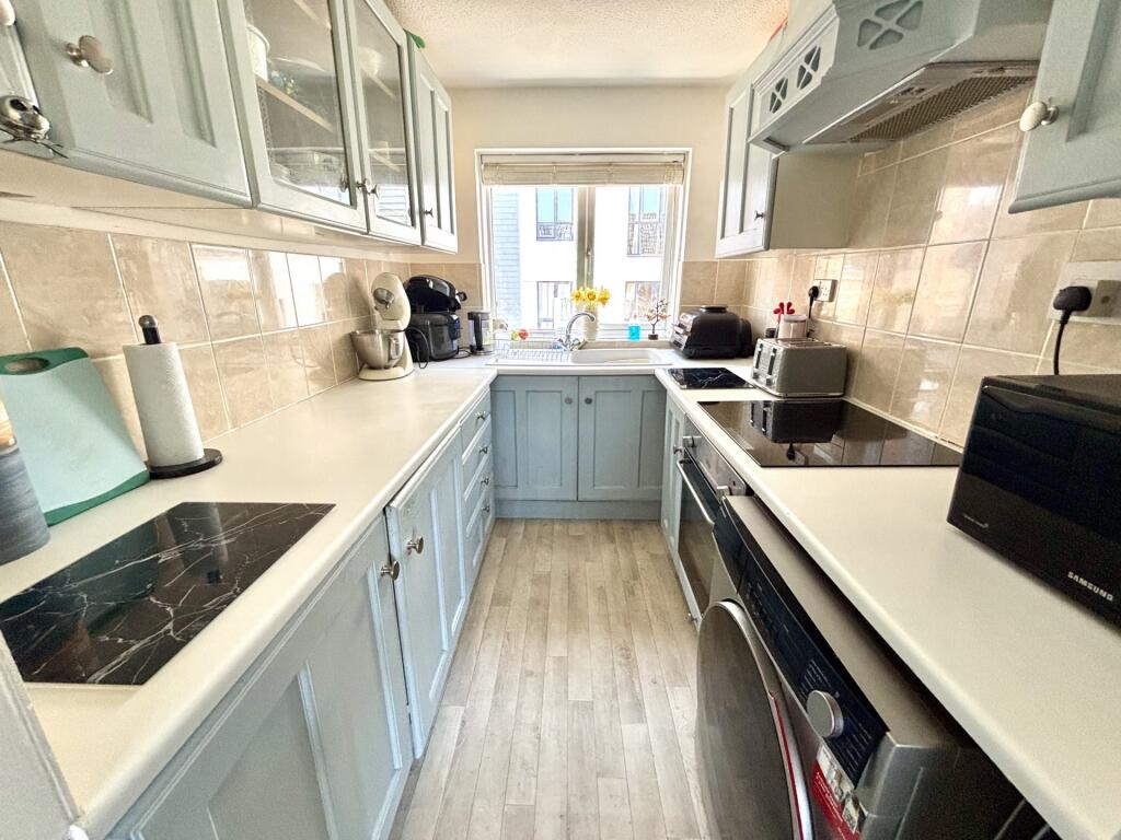 Ivel Court, Yeovil, BA21 - View 4
