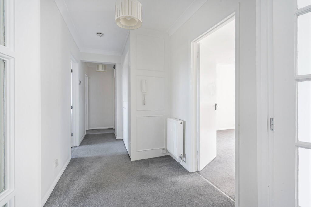 Apartment in Mole Valley, Surrey - More