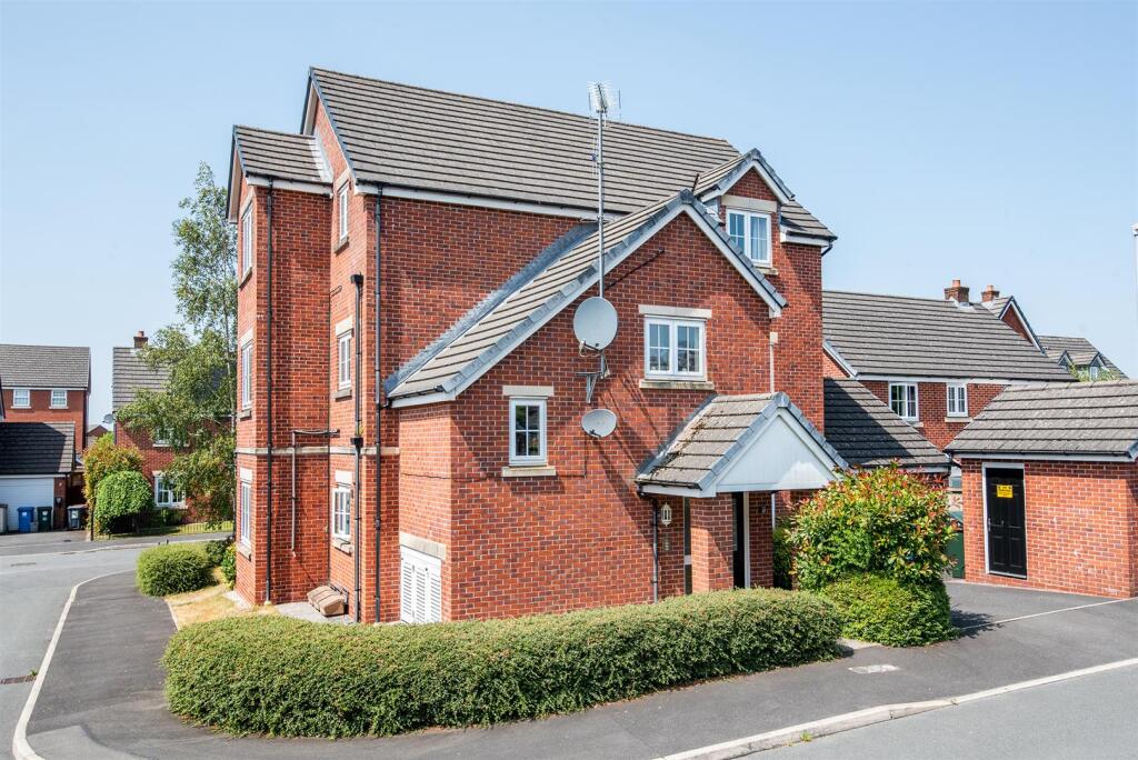 Lancers Close, Chorley