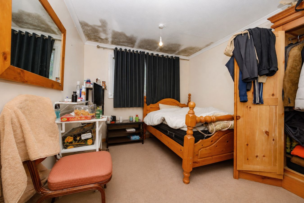 Apartment in Dacorum, Hertfordshire - View 5