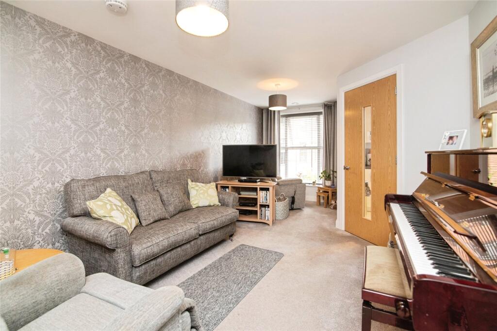 Apartment in Redditch, Riverside - View 3