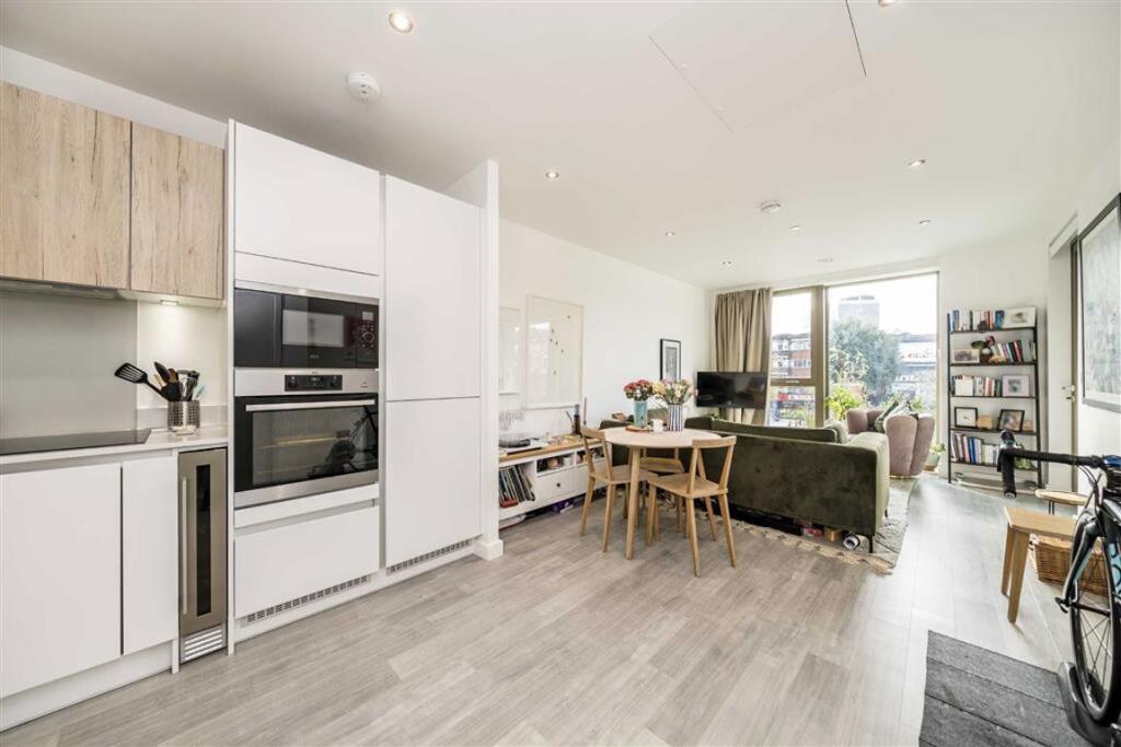 Apartment in London - View 5