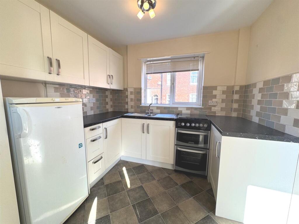 House in Stoke-on-Trent - More