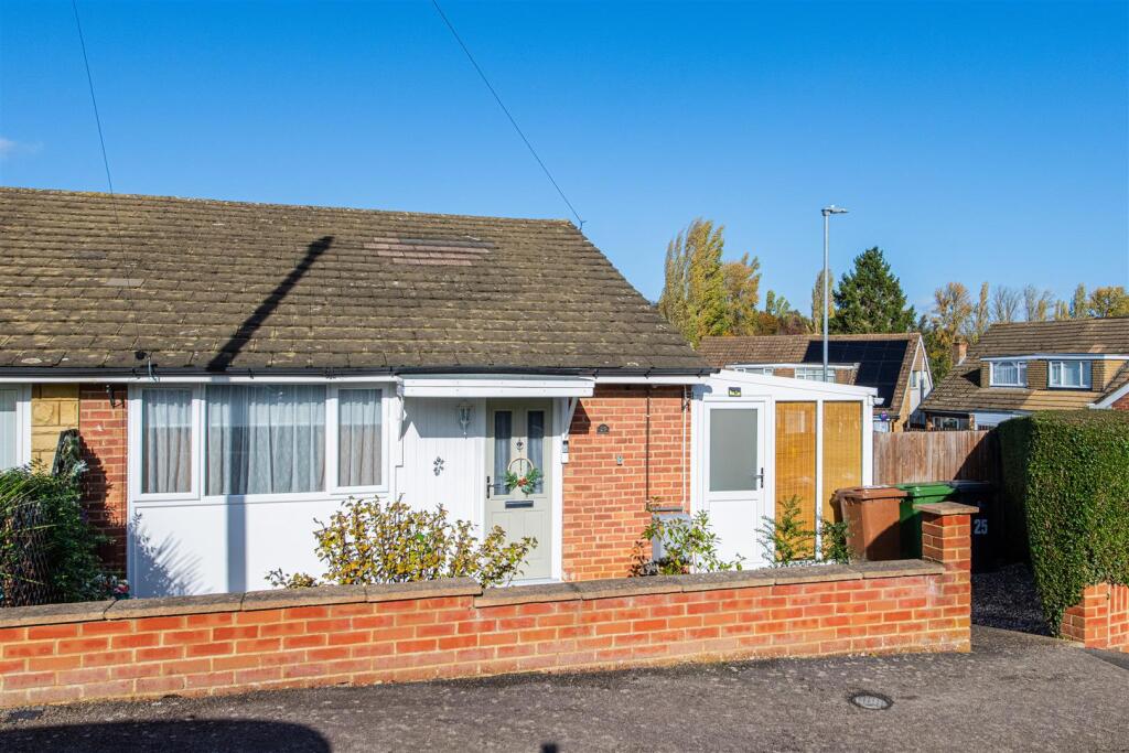 2-bed bungalow on Warwick Road, Wellingborough, £245,000
