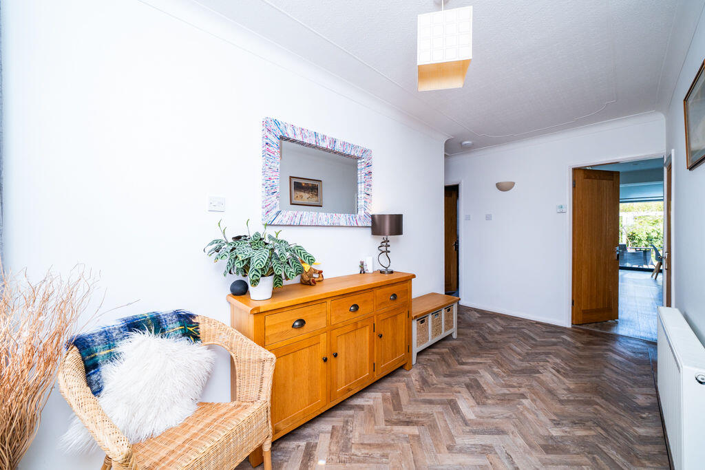 Newfield Drive, Kingswinford photo 4