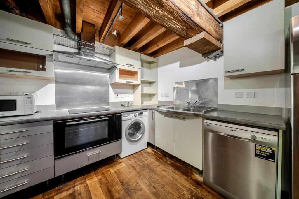 Apartment in London - More