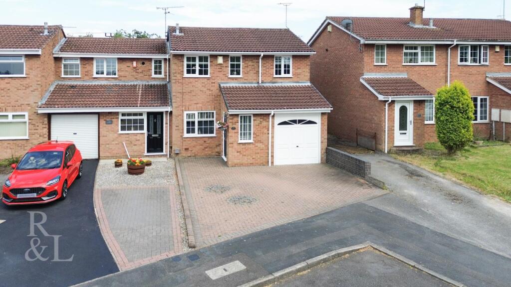 3-bed house on Heron Drive, Woodville, Swadlincote, £250,000