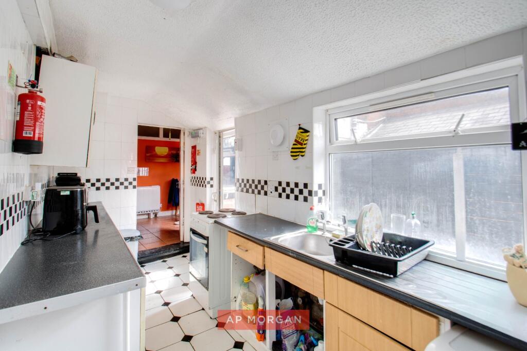House in Redditch, Mount Pleasant, Headless Cross - View 3