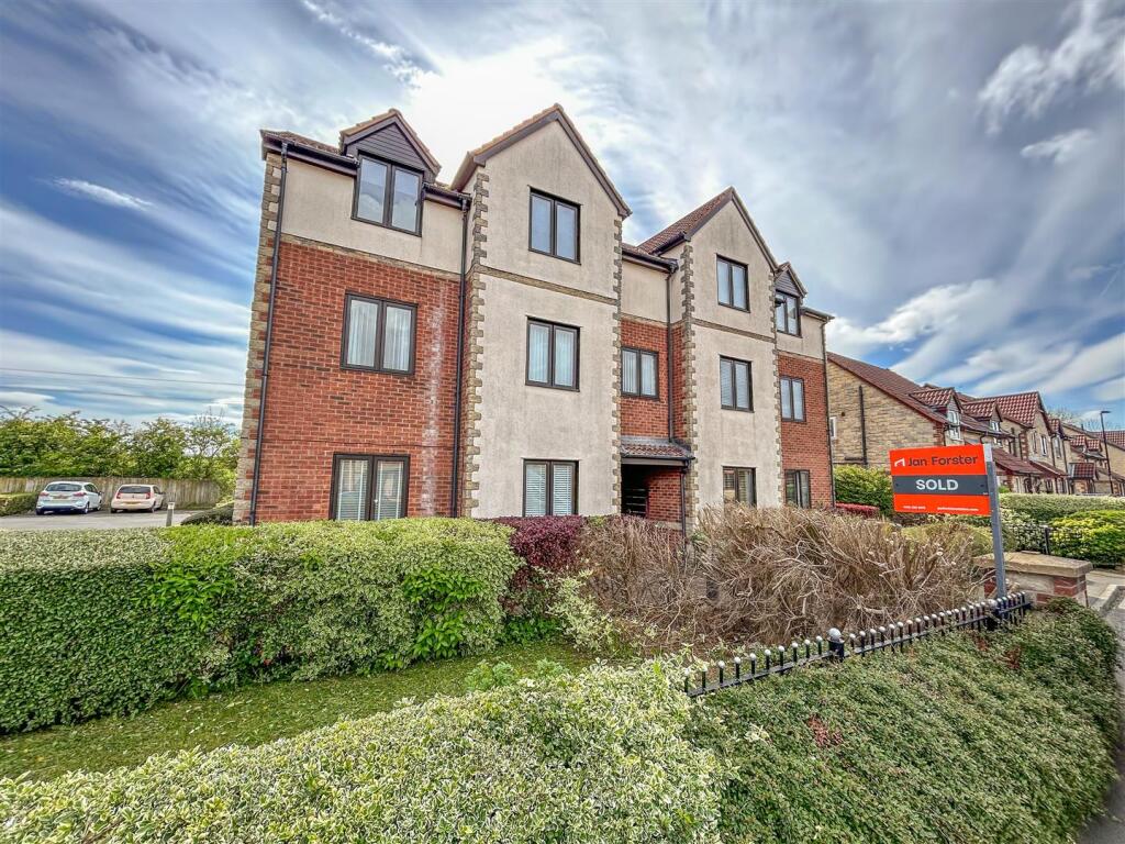 2-bed flat on Victoria Court, West Moor, Newcastle Upon Tyne, £120,000