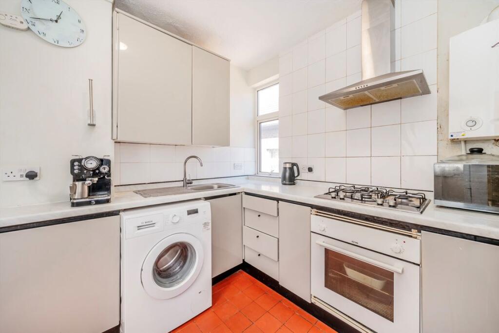 Apartment in Southall - View 3