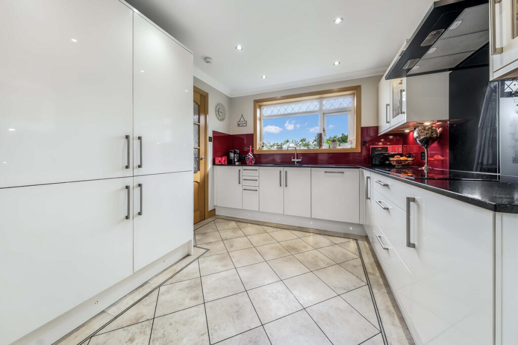 House in Kirkcaldy - More