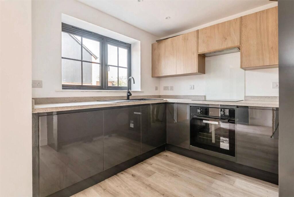 House in Bridgwater, Eastover, Somerset - View 4