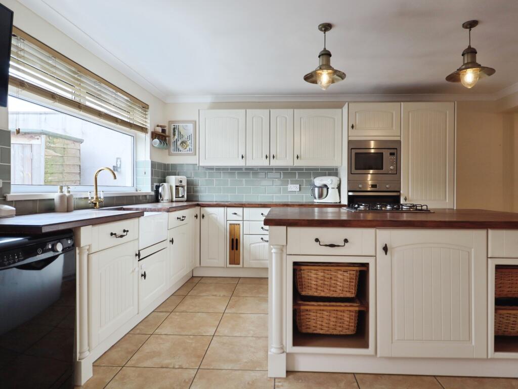 Heol Las, Bridgend, CF33 photo 3