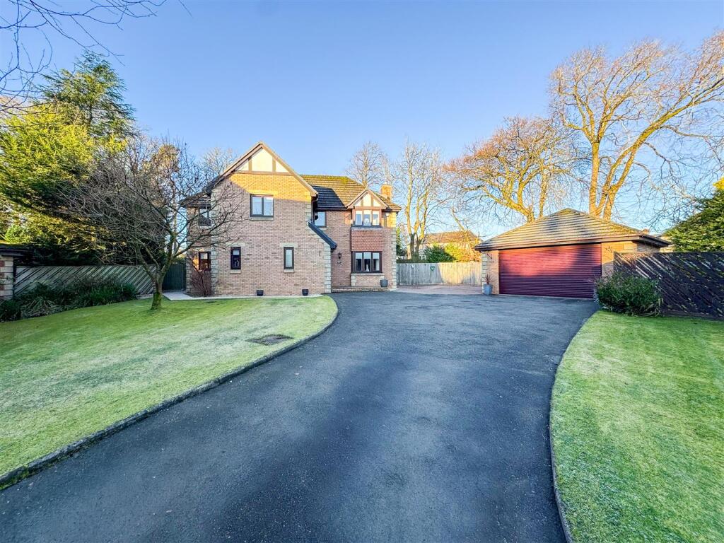 5-bed detached on Cullinpark Grove, Strathaven, £495,000