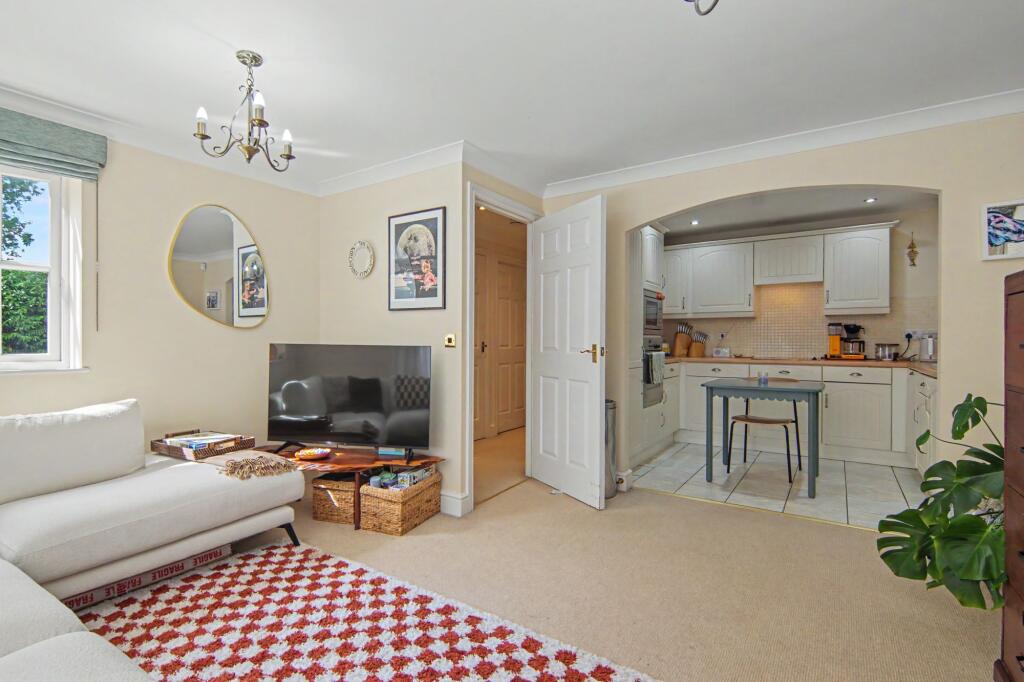 Mulberry Court, Kenilworth, CV8 photo 3