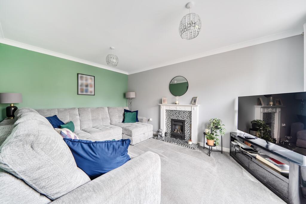 House in Woking, Knaphill - View 4