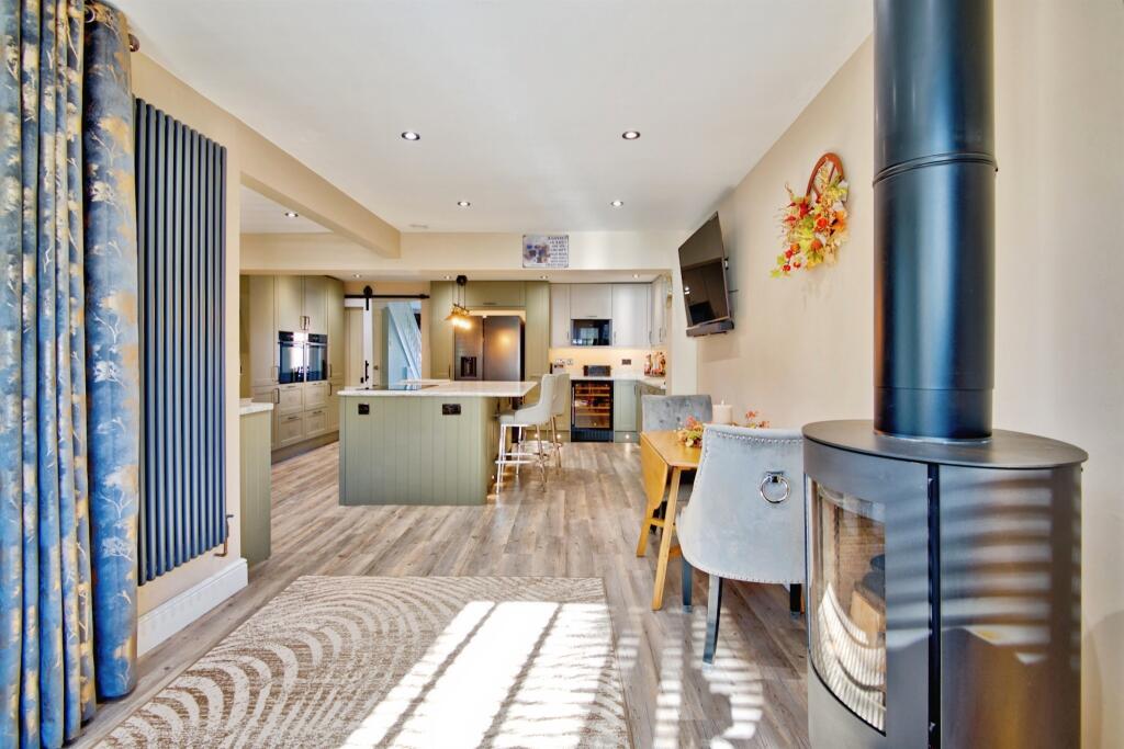 House in Colchester, Myland, Highwoods - View 5