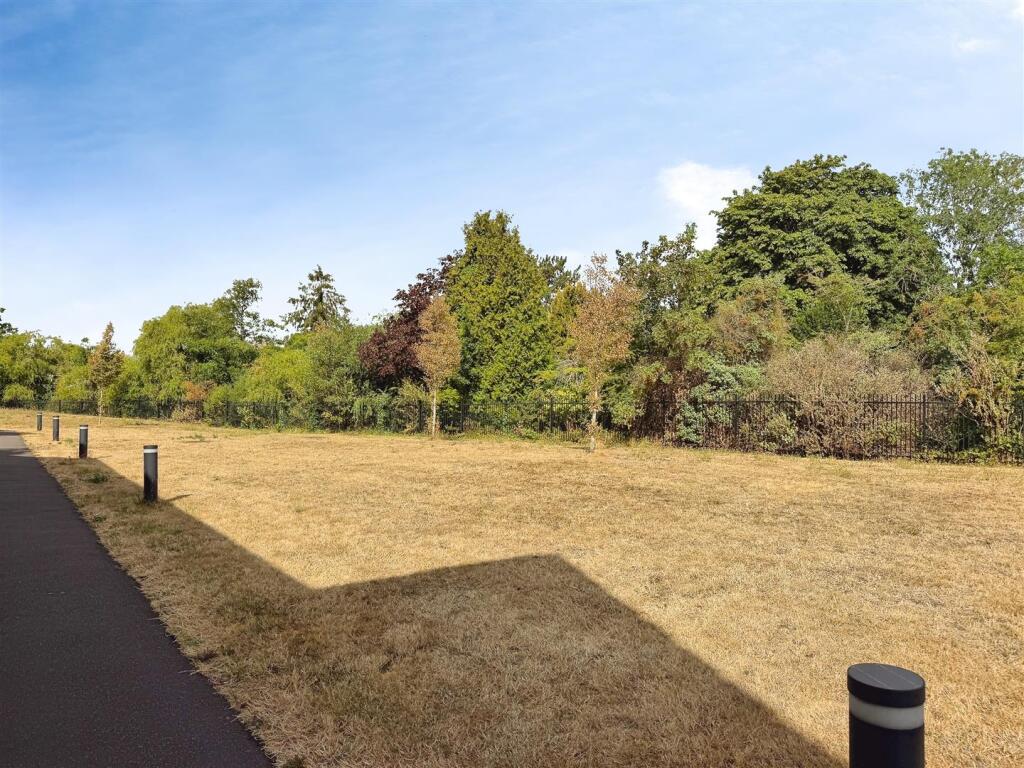 Soans Drive, Leamington Spa photo 4