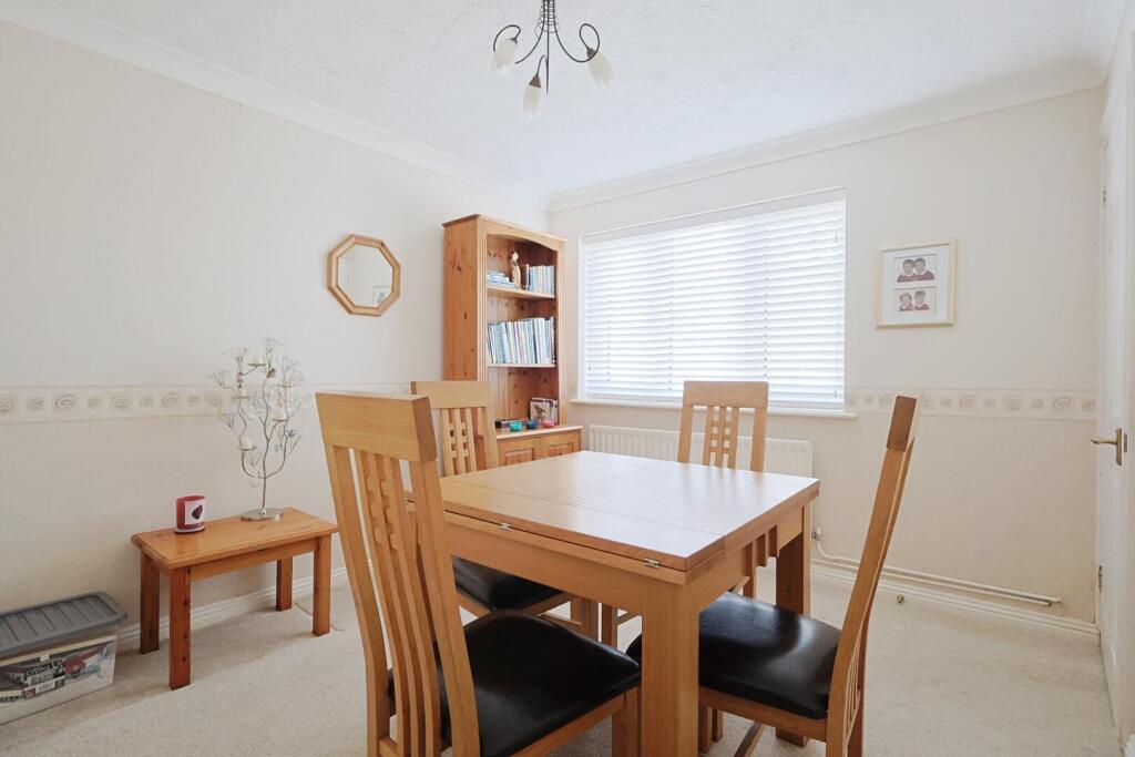 House in Poole, Hillbourne, Broadstone - More