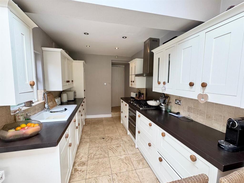 Elm Road, Hale photo 3