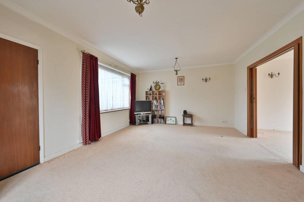 Main image of property: Pinewood Gardens, Hemel Hempstead, HP1