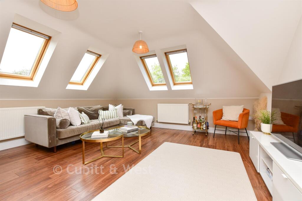Apartment in Reigate and Banstead, Surrey - View 4
