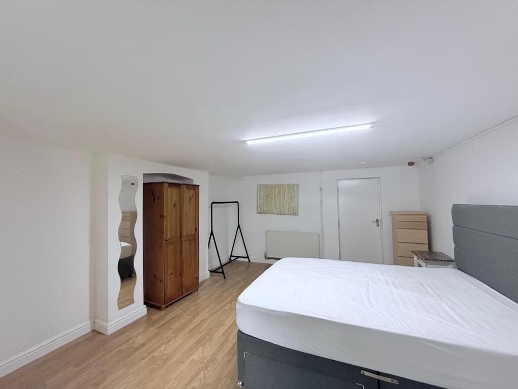House in Nottingham, Hyson Green - View 2