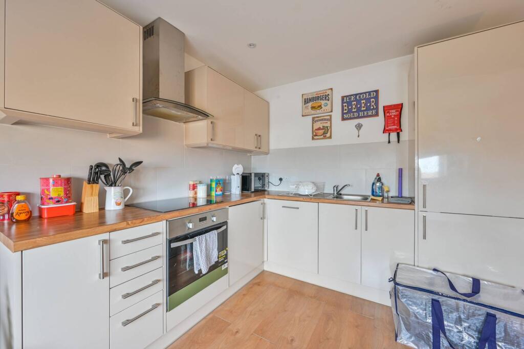 Main image of property: High Road, N22, Wood Green, London, N22