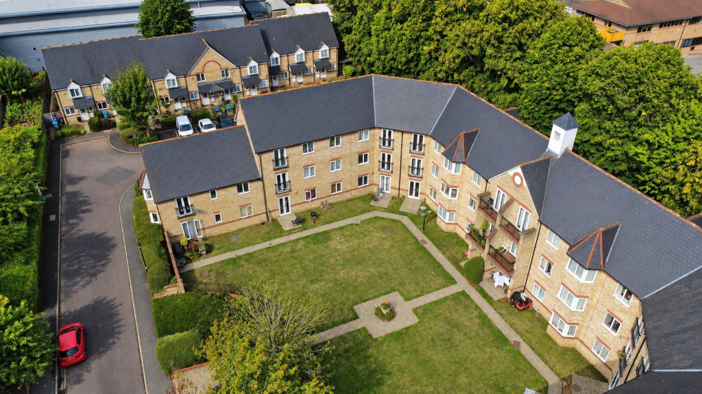 Norbury Avenue, Watford, WD24 photo 4