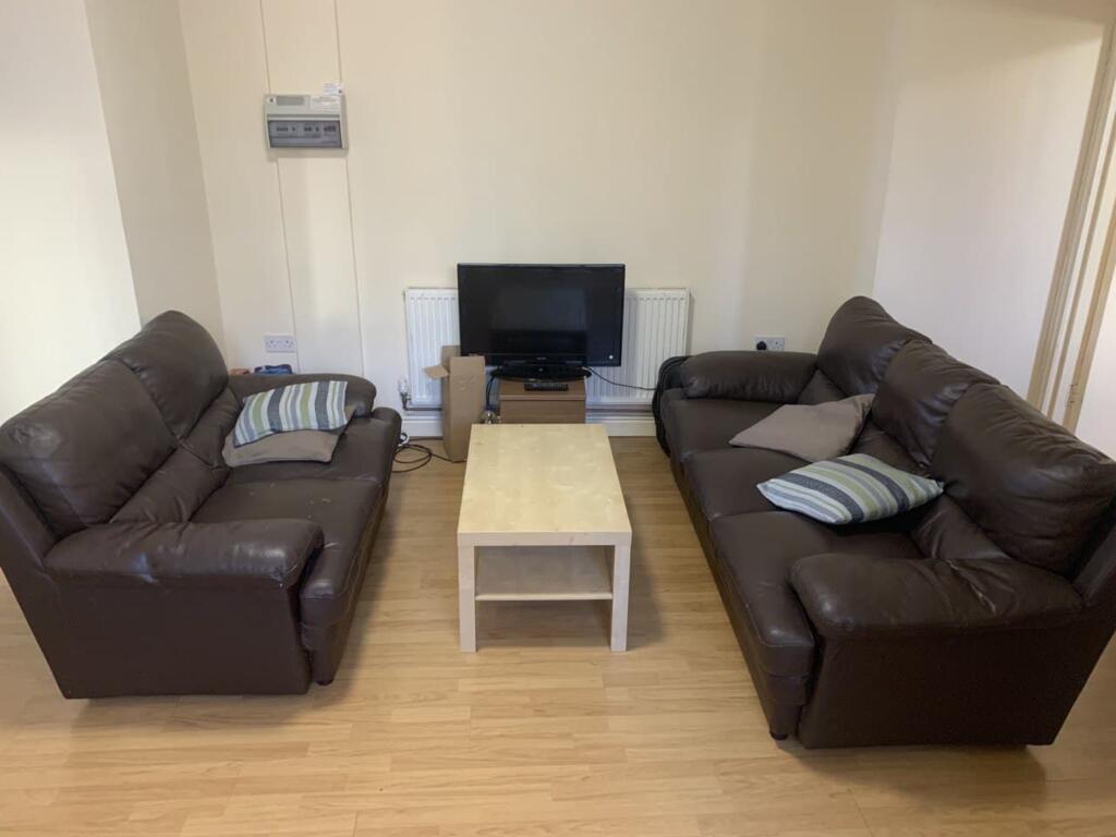 Main image of property: The Swan, Raglan Road, LS6