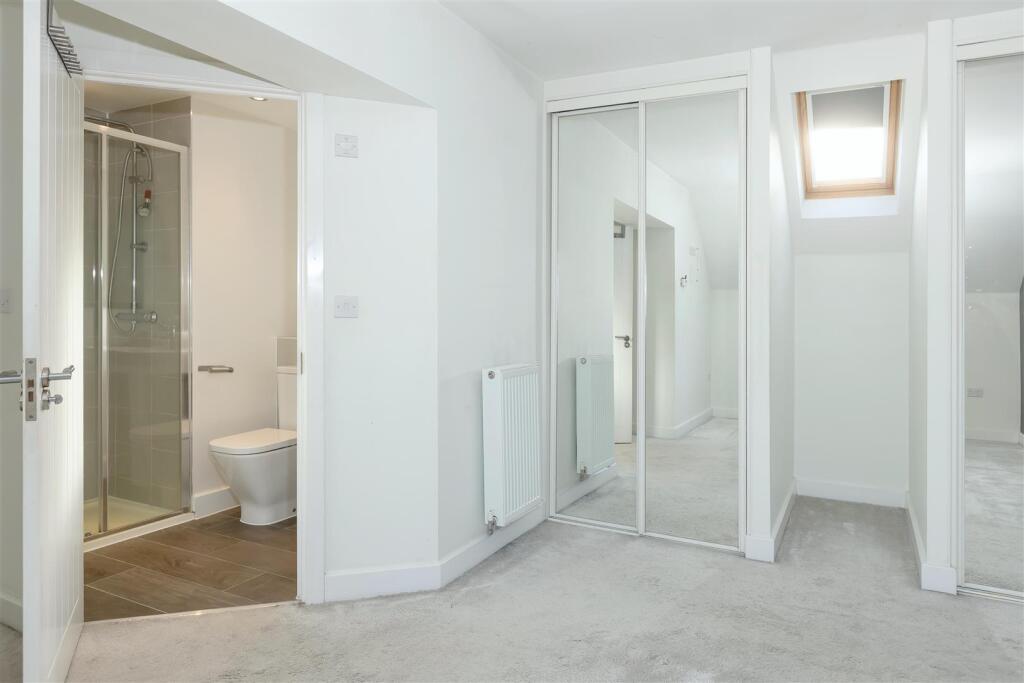 House in Worthing, Goring-by-Sea - More
