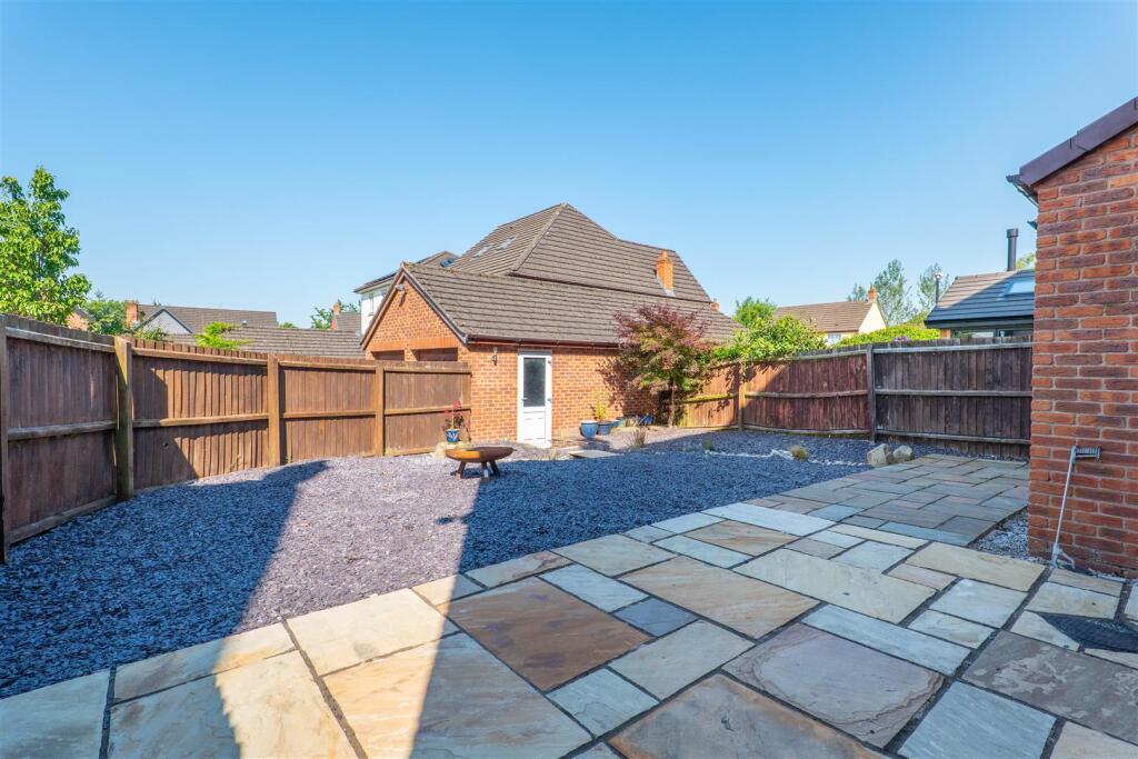Fairview Drive, Adlington, Chorley photo 4
