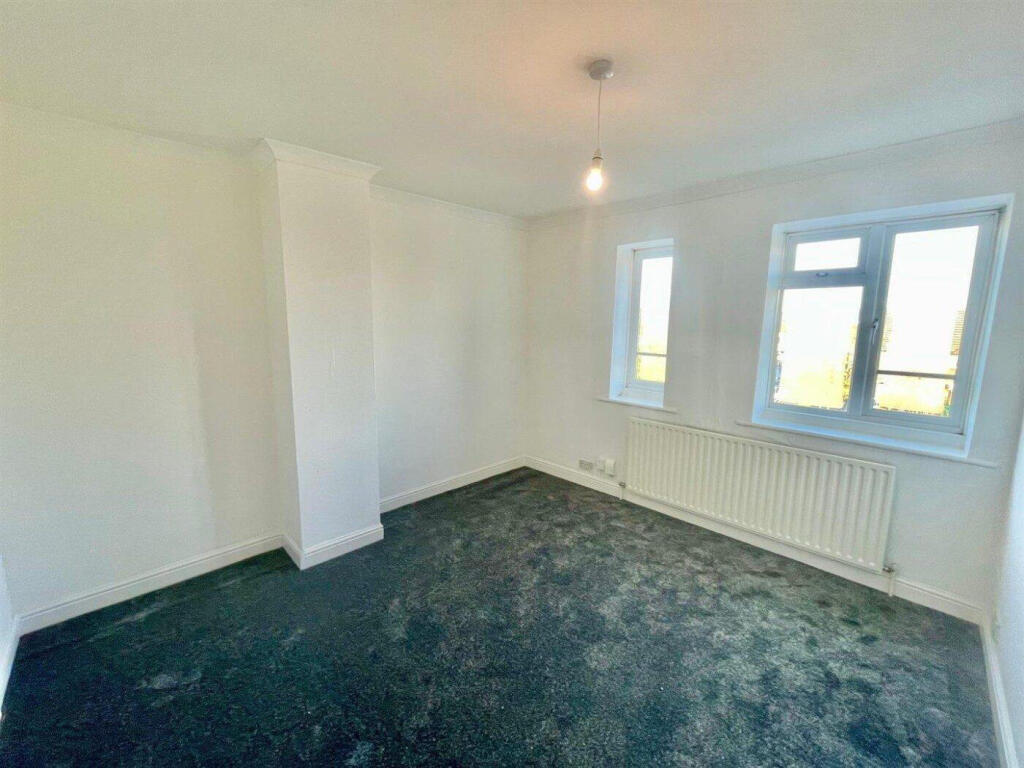 Apartment in Welwyn Hatfield, North Mymms - More