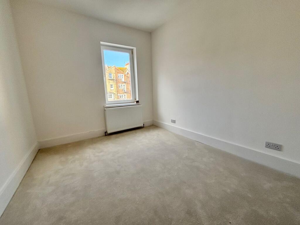 House in Bexhill-on-Sea, Central - More