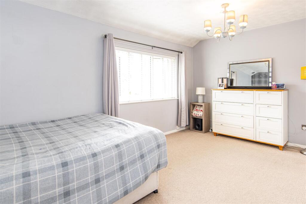 Apartment in Corby, North Northamptonshire - More