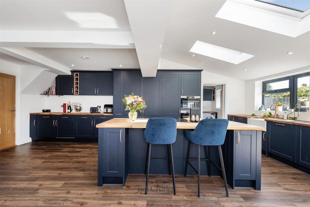 House in Tonbridge and Malling, Kent - More