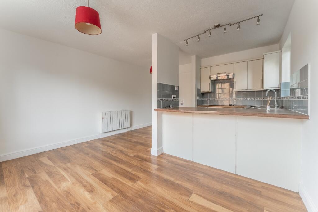 Apartment in Dartford - View 5