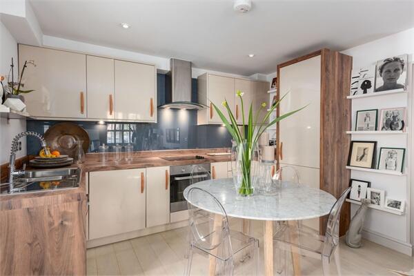 Radnor Road, Weybridge, KT13 photo 2