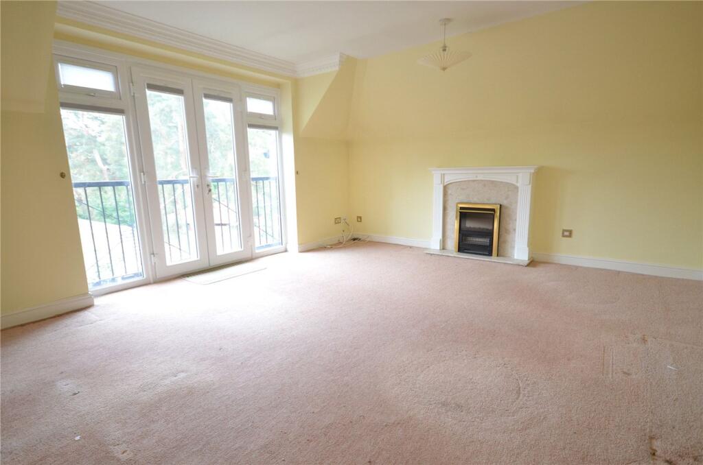 Apartment in Waverley, Lower Bourne, Farnham - View 2