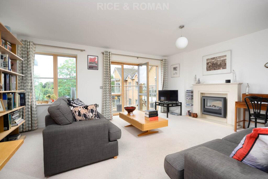 1-bed other on Austin Place, Weybridge, £300,000