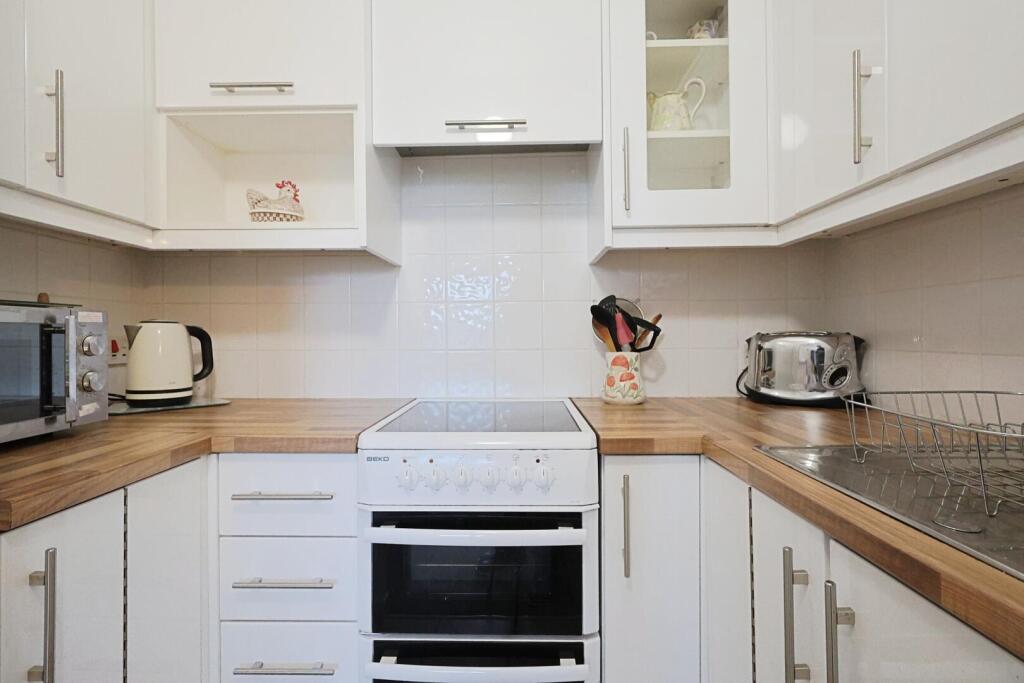 Wentworth Drive, Broadstone photo 5