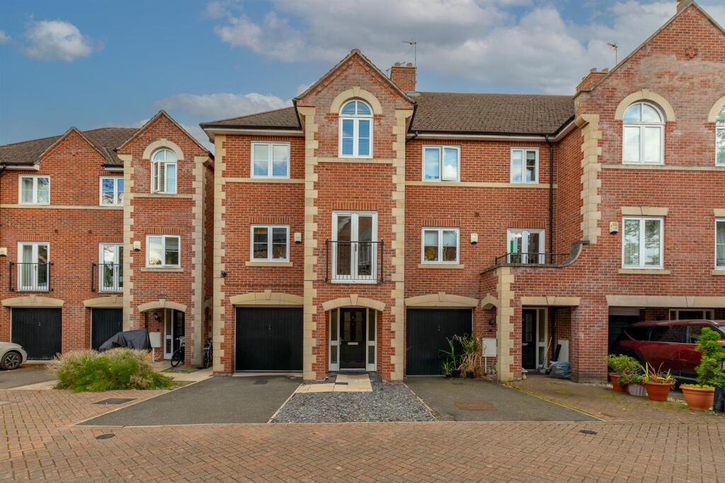 5-bed terraced on Elm Tree Court, Leicester, £500,000
