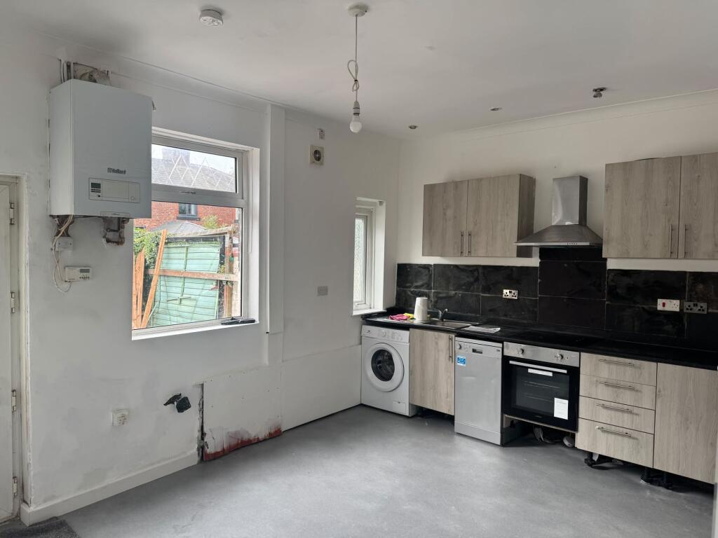 Plodder Lane, Farnworth, BL4 photo 5