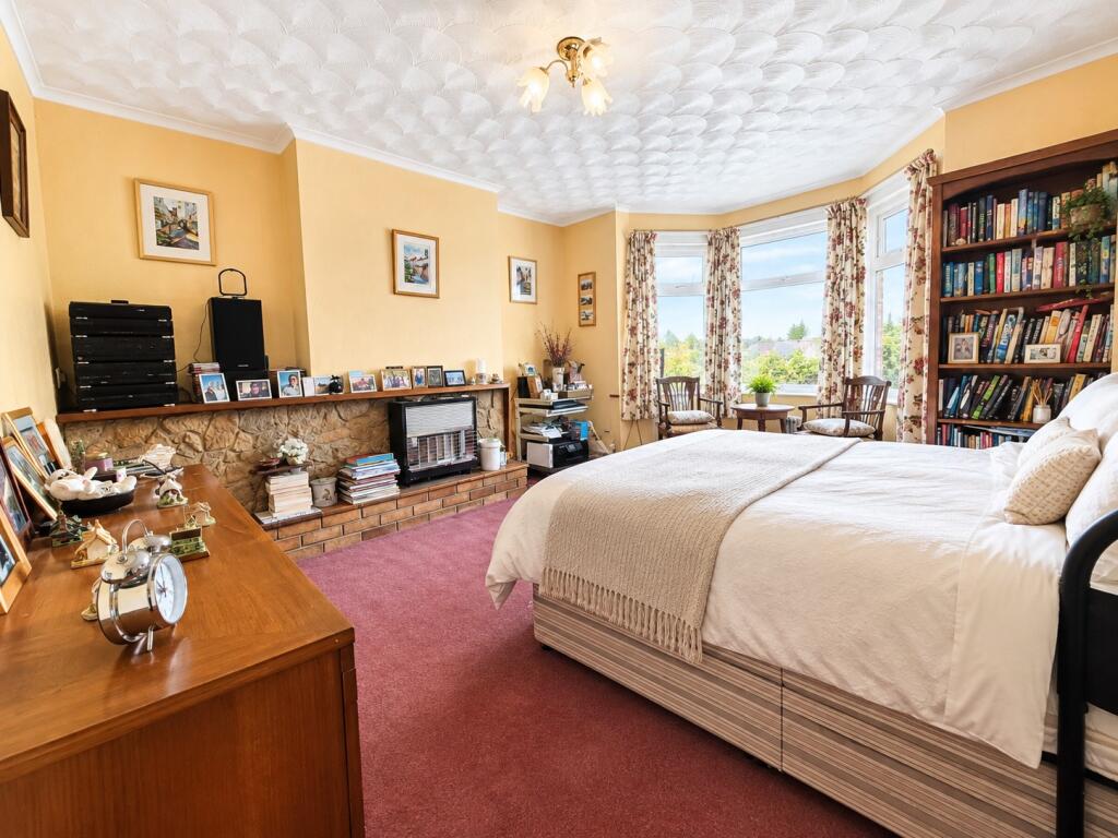 House in Southampton, Midanbury - More