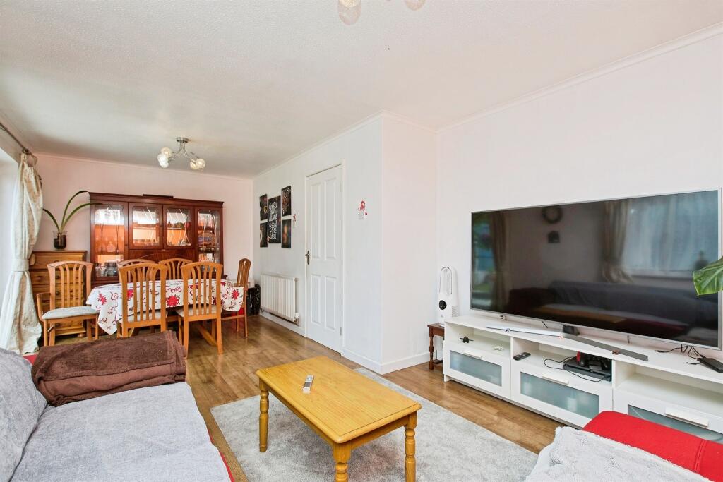 House in East Staffordshire, Winshill - View 4